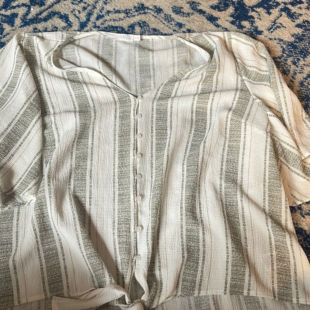 Krisantha tie front top